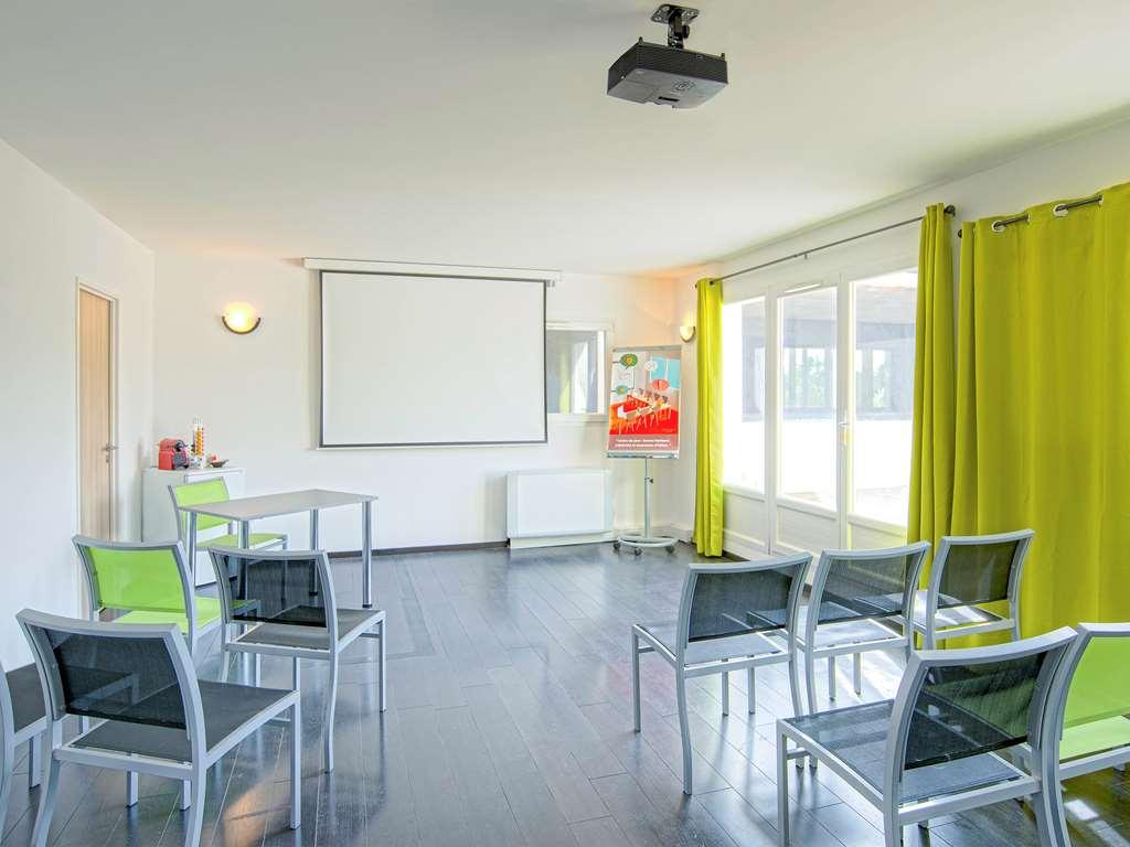 Ibis Styles Pertuis Portes Du Luberon Удобства фото
